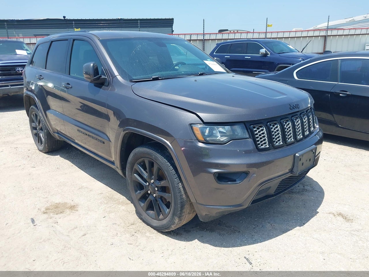 1C4RJEAG9JC****** · 2018 JEEP GRAND CHEROKEE ALTITUDE 4X2
