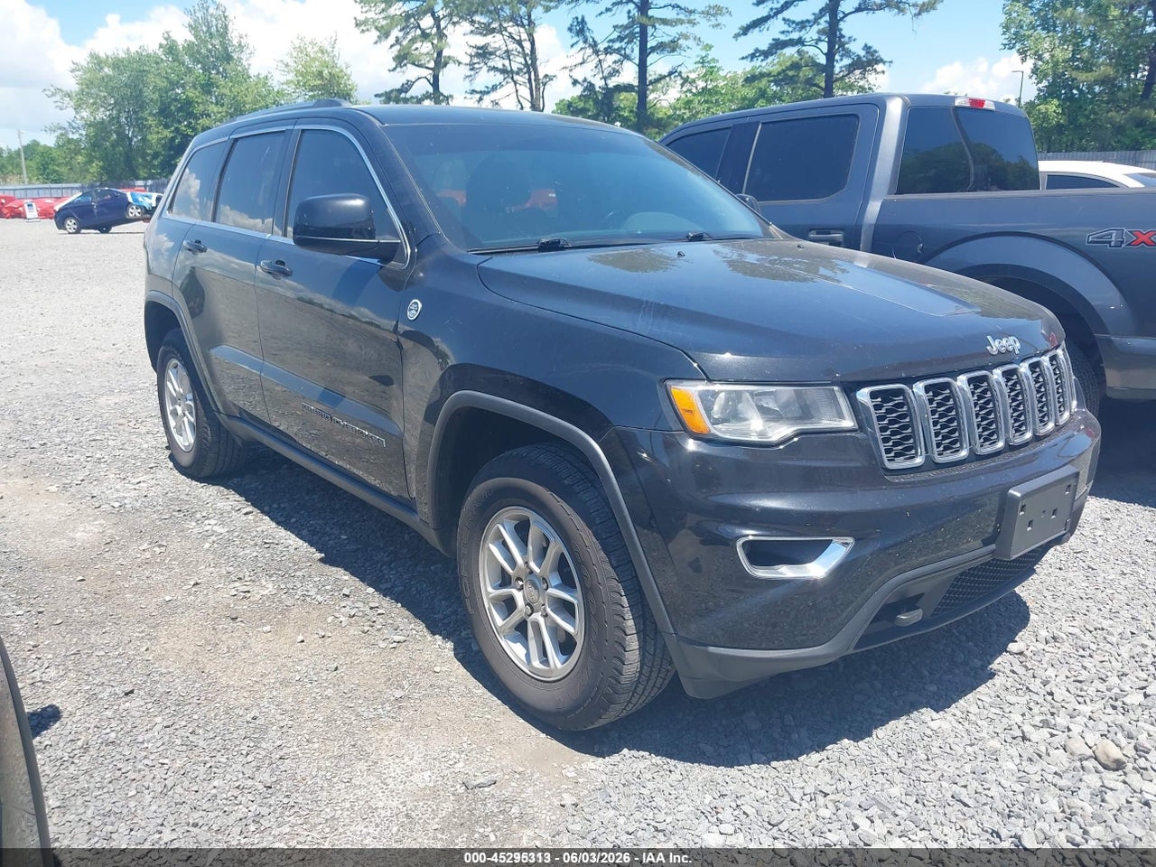 1C4RJFAG4KC****** · 2019 JEEP GRAND CHEROKEE LAREDO E 4X4