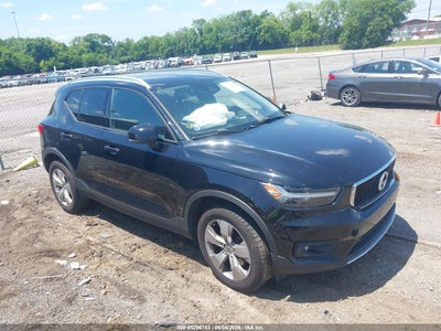 2021 VOLVO XC40 T4 MOMENTUM