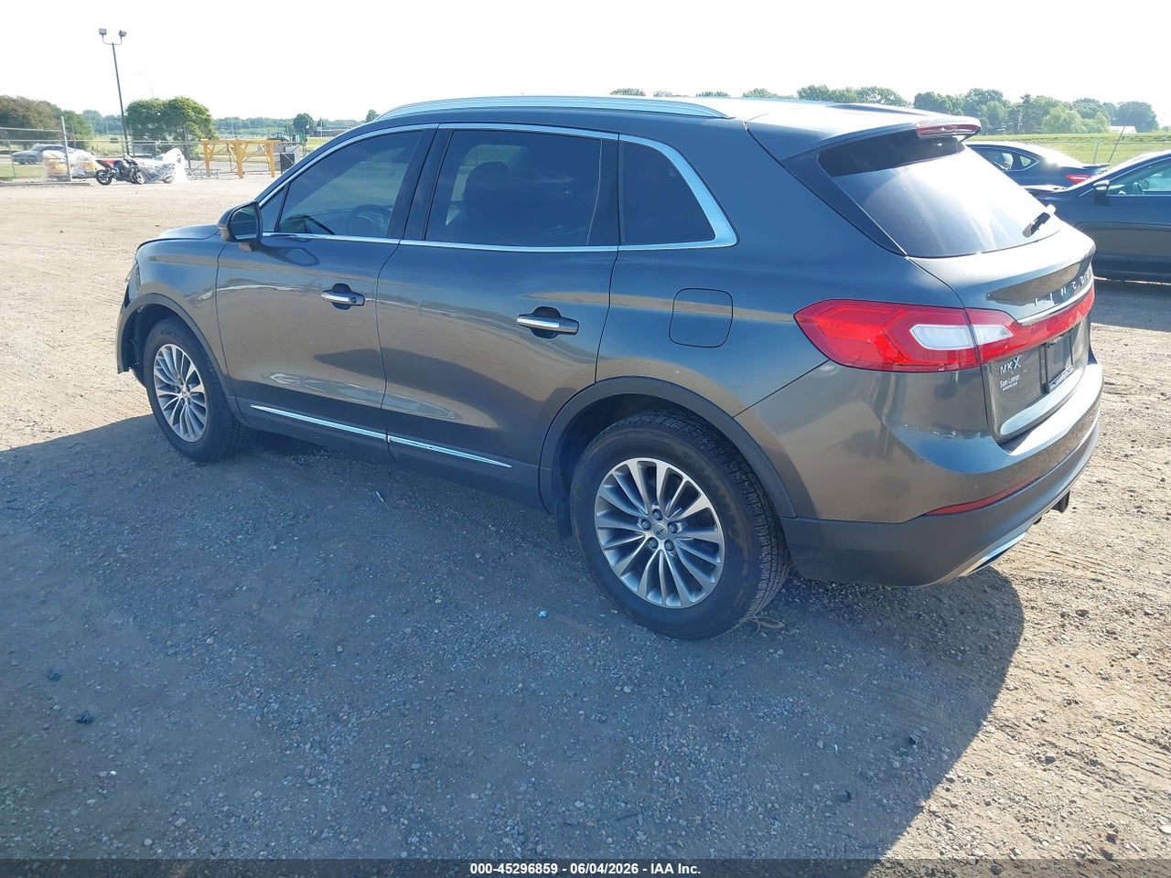 2LMPJ8KR0HB****** · 2017 LINCOLN MKX SELECT · 3/11