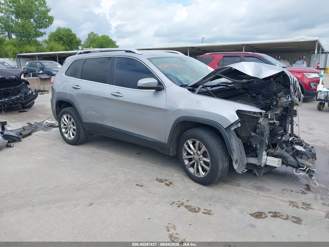 1C4PJLCB3KD****** · 2019 JEEP CHEROKEE LATITUDE FWD