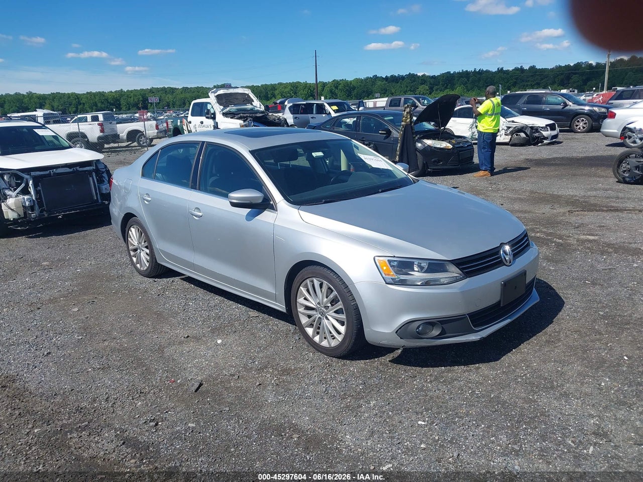 3VWLZ7AJ8BM****** · 2011 VOLKSWAGEN JETTA 2.5L SEL