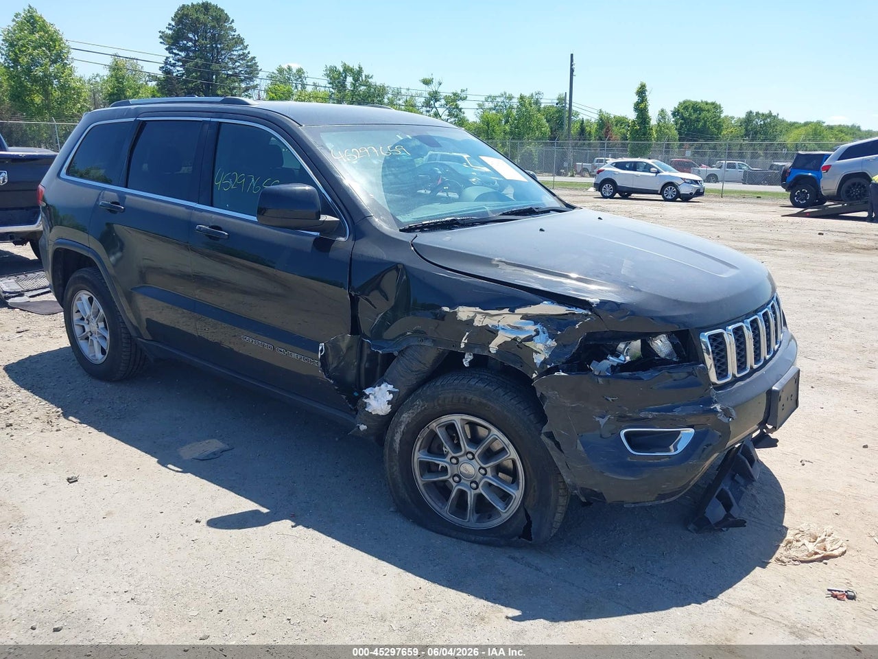 1C4RJFAG4JC****** · 2018 JEEP GRAND CHEROKEE LAREDO E 4X4