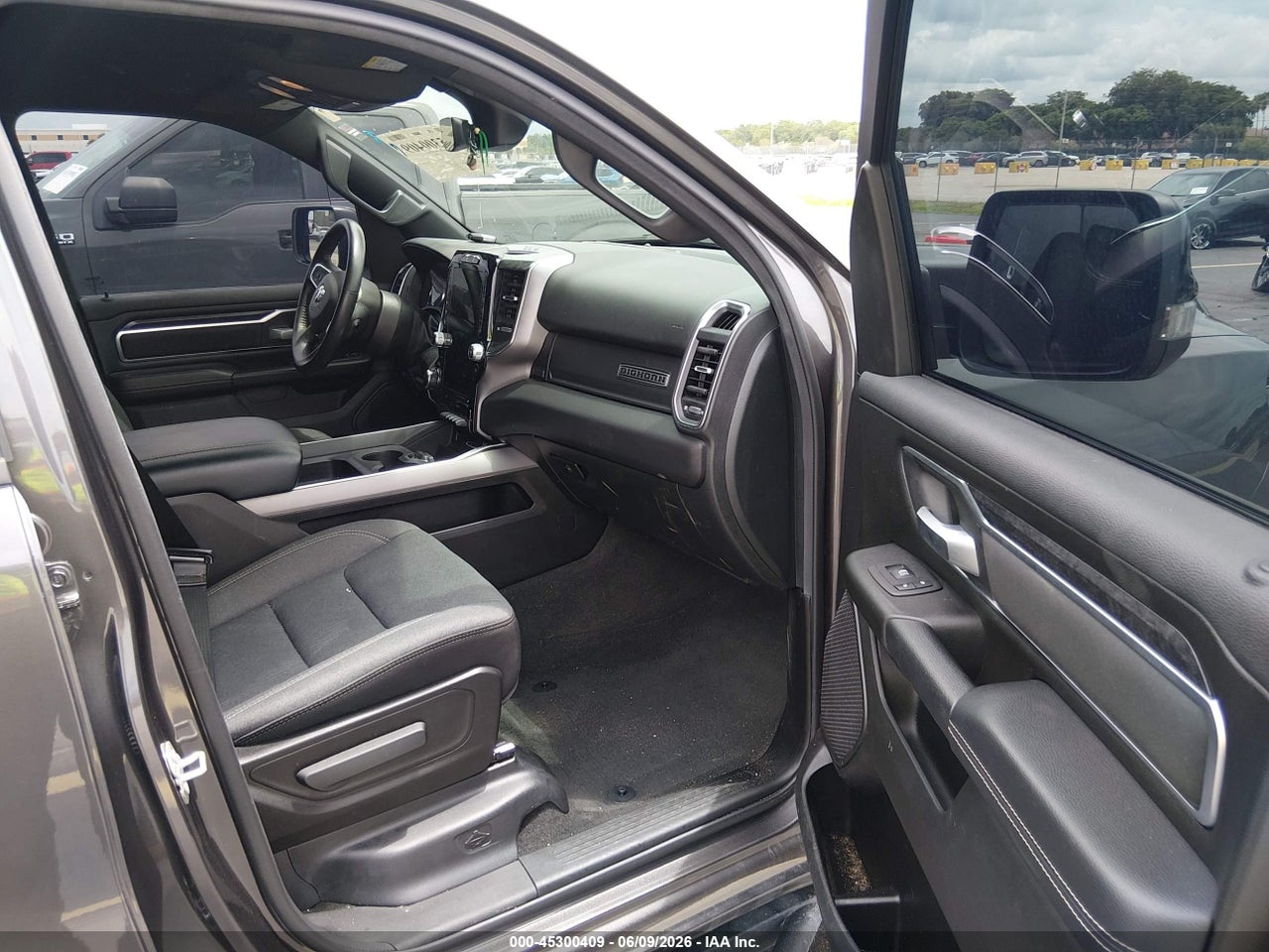 2024 RAM 1500 BIG HORN  4X2 5'7 BOX · 5/11