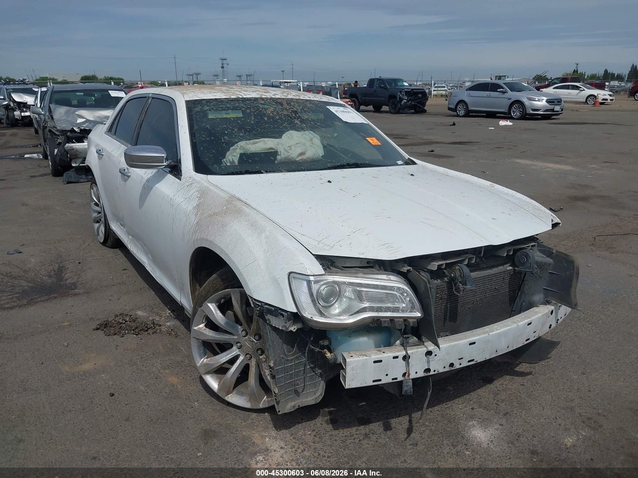 2C3CCAEG7KH****** · 2019 CHRYSLER 300 LIMITED