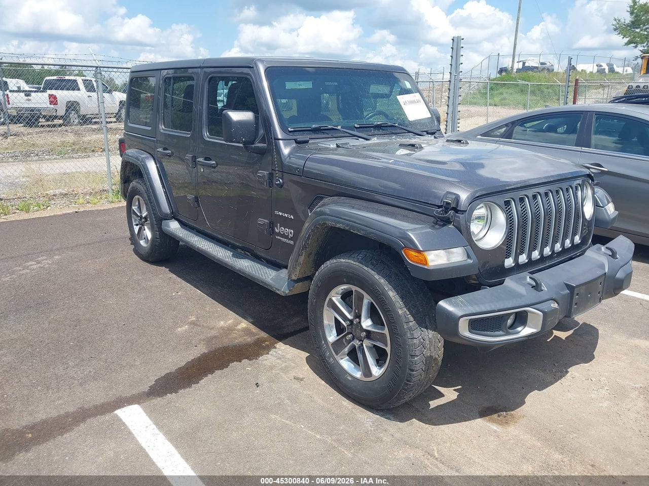 1C4HJXEG4JW****** · 2018 JEEP WRANGLER UNLIMITED SAHARA 4X4