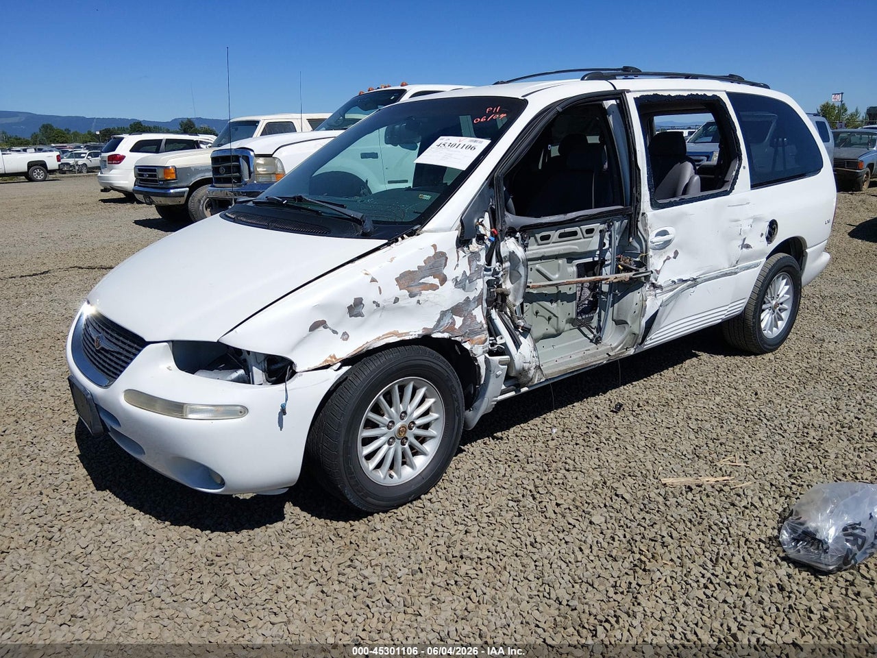2000 CHRYSLER TOWN &amp; COUNTRY LXI · 2/11