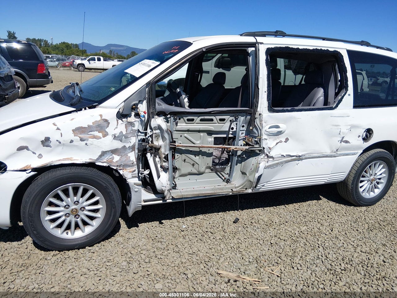 2000 CHRYSLER TOWN &amp; COUNTRY LXI · 6/11