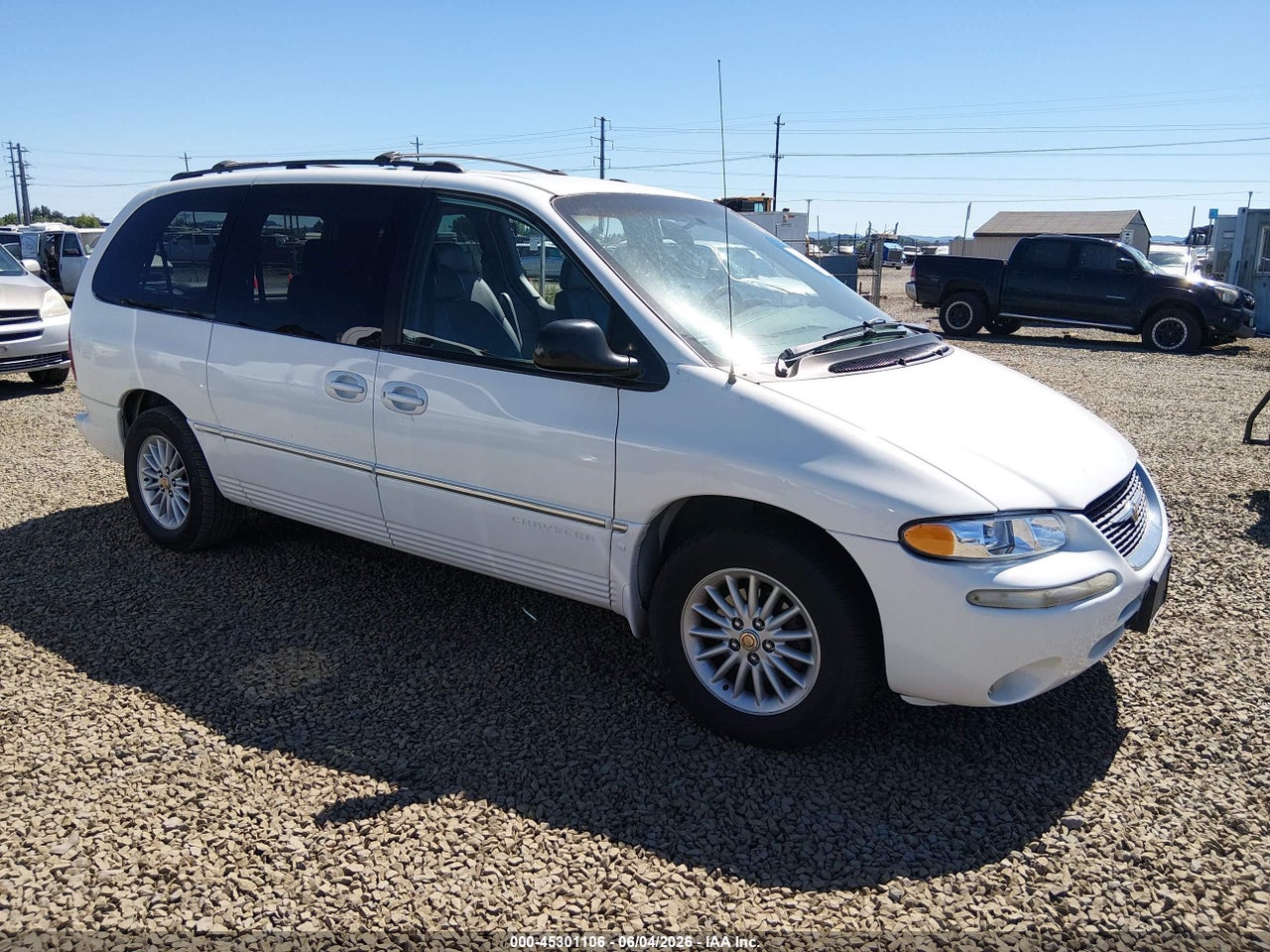 1C4GP54L4YB****** · 2000 CHRYSLER TOWN &amp; COUNTRY LXI