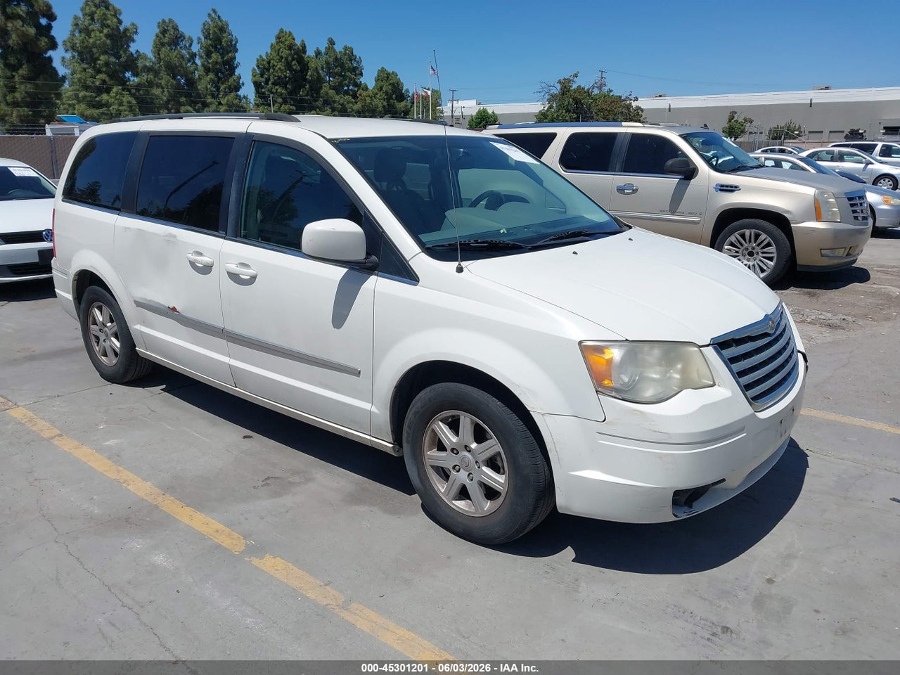 2A4RR5D16AR****** · 2010 CHRYSLER TOWN &amp; COUNTRY TOURING