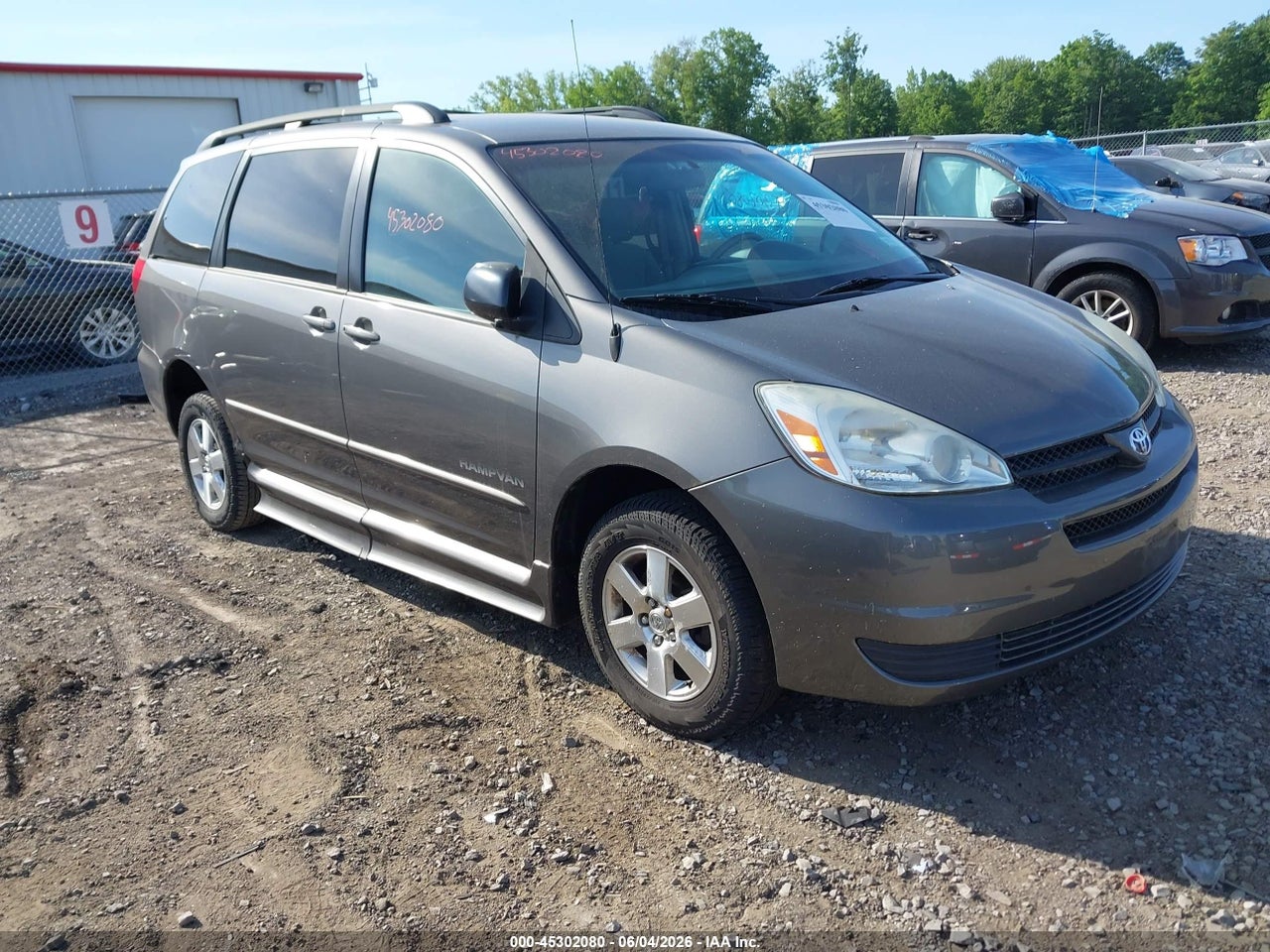 5TDZA23C55S****** · 2005 TOYOTA SIENNA LE