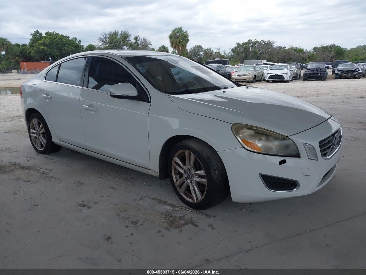 YV1612FS4D2****** · 2013 VOLVO S60 T5/T5 PLATINUM/T5 PREMIER/T5 PREMIER PLUS