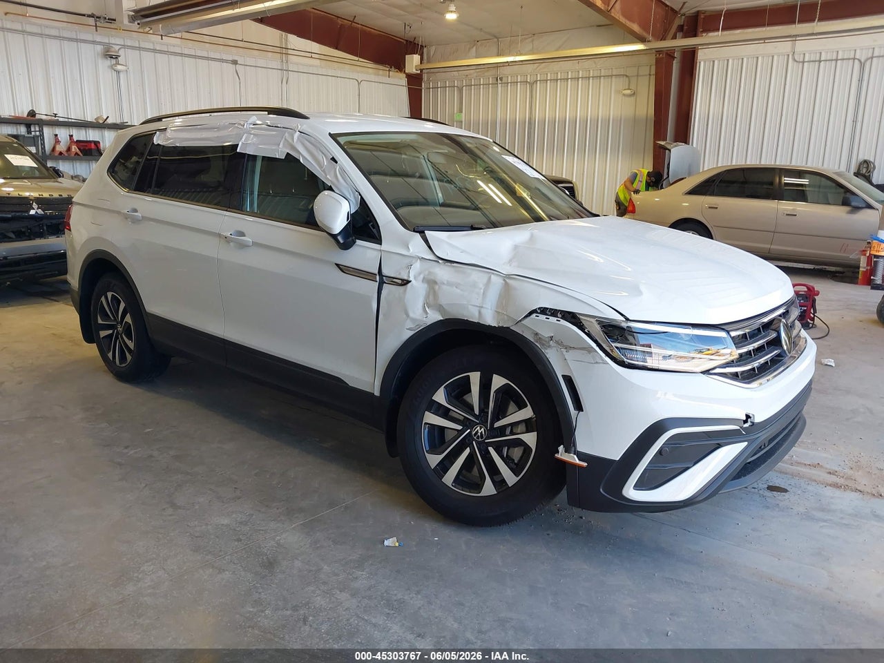3VVFB7AX0RM****** · 2024 VOLKSWAGEN TIGUAN 2.0T S