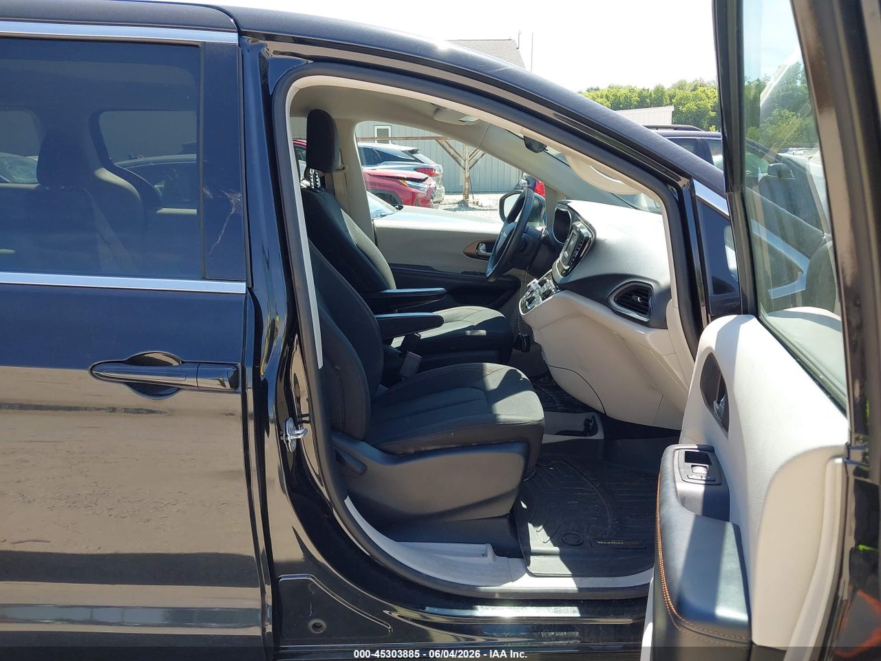 2017 CHRYSLER PACIFICA LX · 5/11