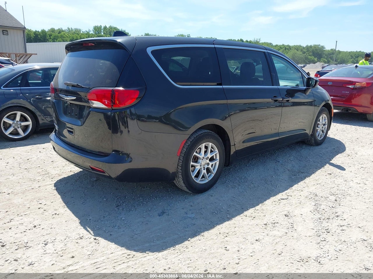 2017 CHRYSLER PACIFICA LX · 4/11