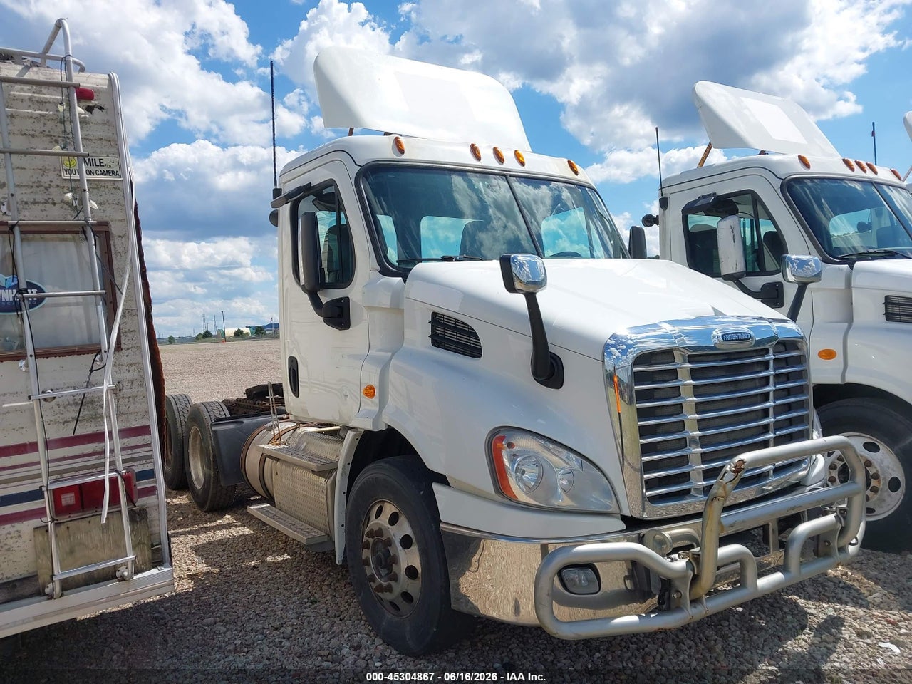 1FUJGBDV2FL****** · 2015 FREIGHTLINER CASCADIA 113