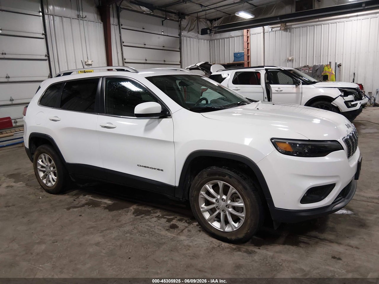 1C4PJMCB0KD****** · 2019 JEEP CHEROKEE LATITUDE 4X4