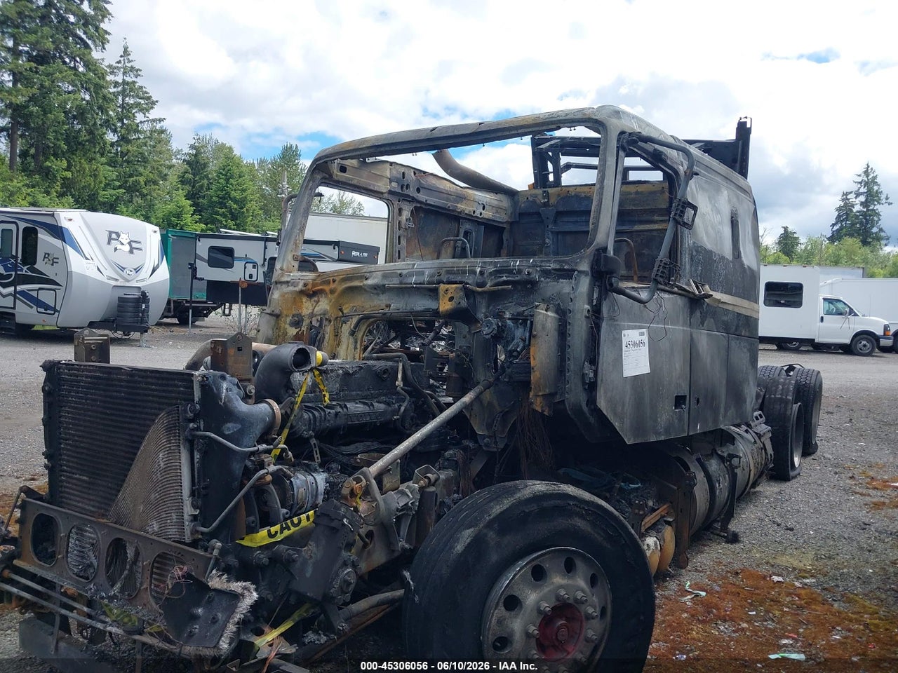4V4NC9EH7CN****** · 2012 VOLVO VN VNL · 2/10