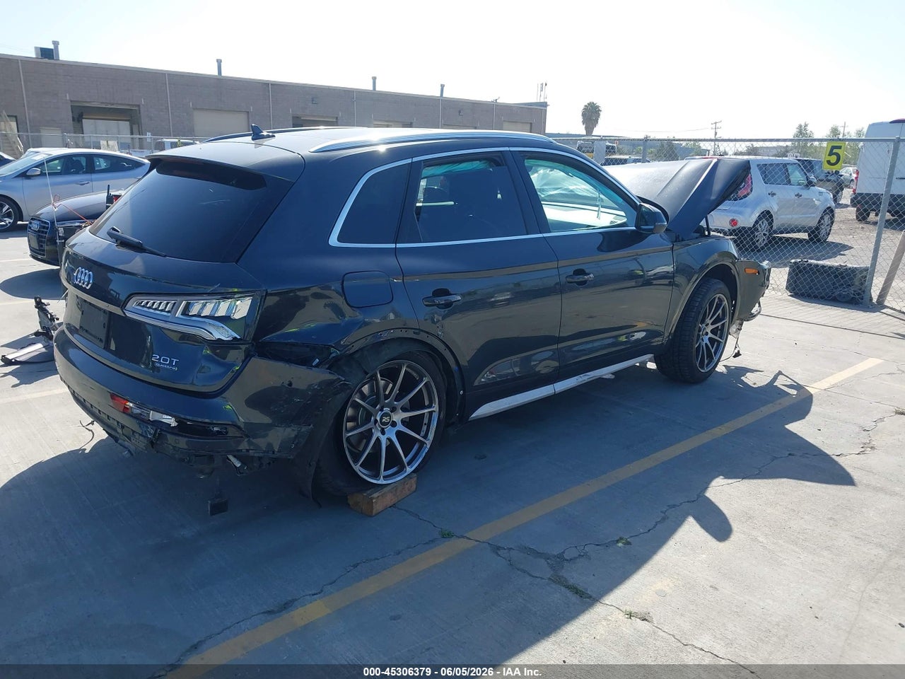 2018 AUDI Q5 2.0T PREMIUM/2.0T TECH PREMIUM · 4/11