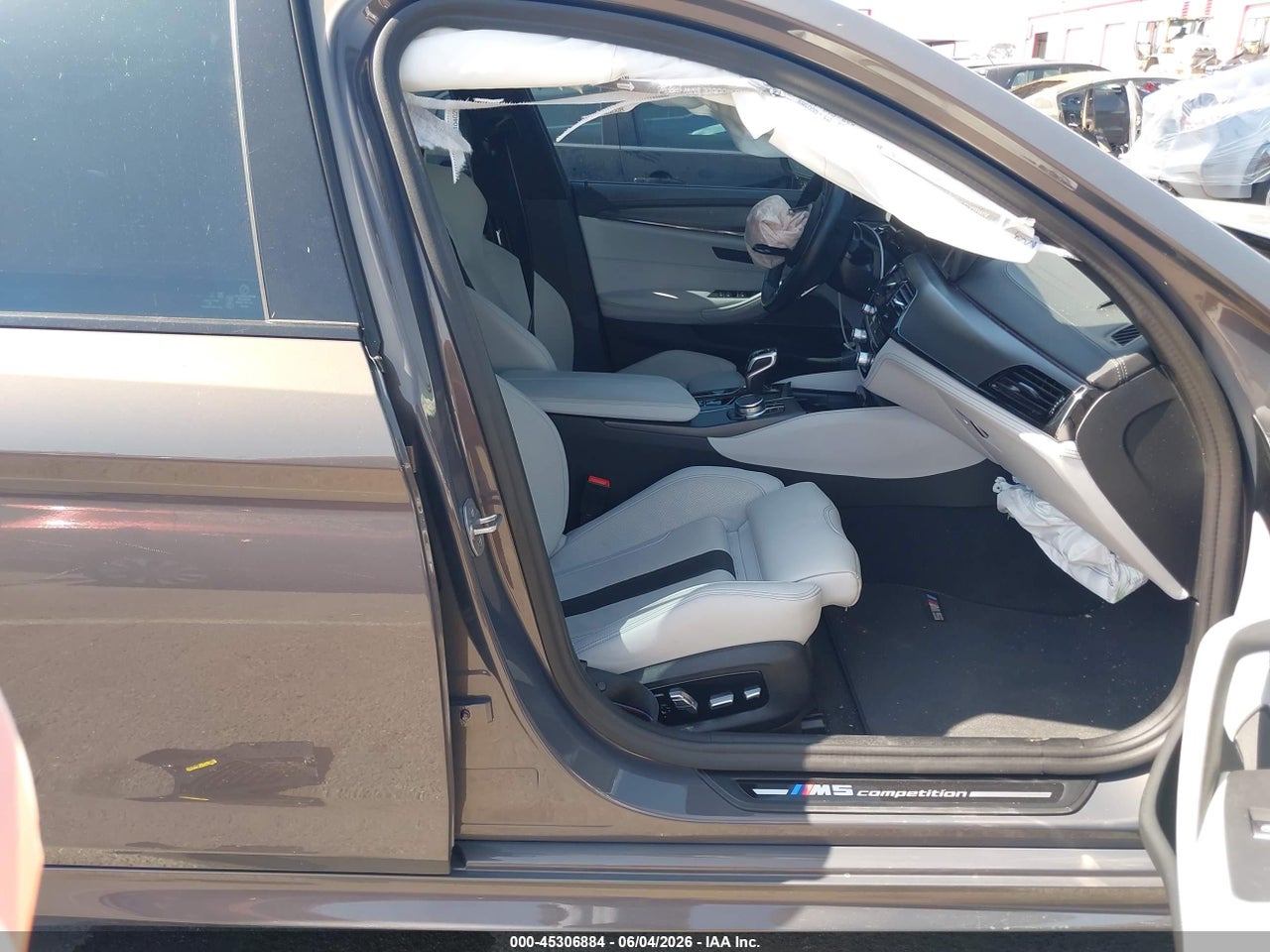 WBS83CH03NC****** · 2022 BMW M5   · 5/11