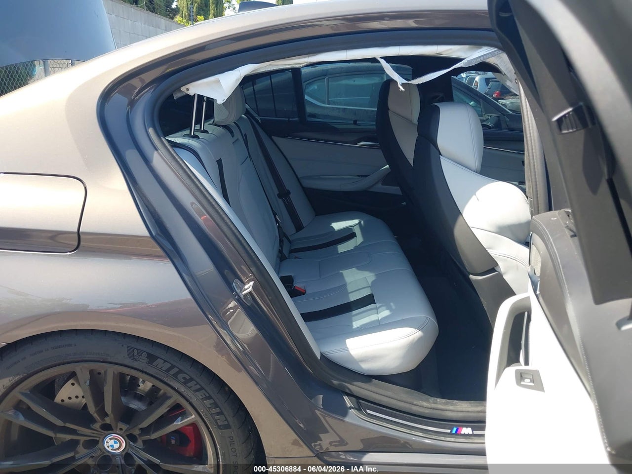 WBS83CH03NC****** · 2022 BMW M5   · 8/11