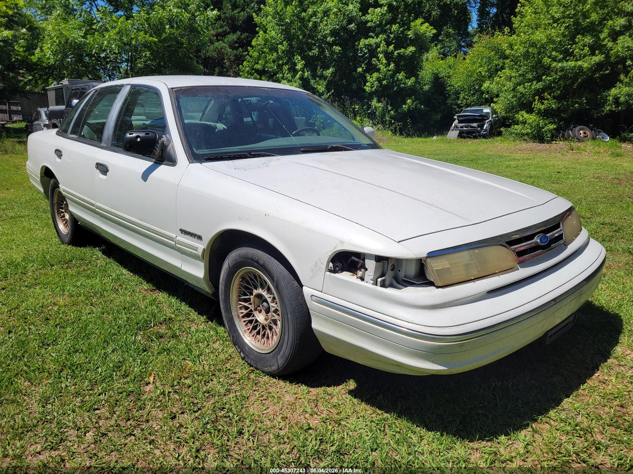 2FALP74W2SX****** · 1995 FORD CROWN VICTORIA LX