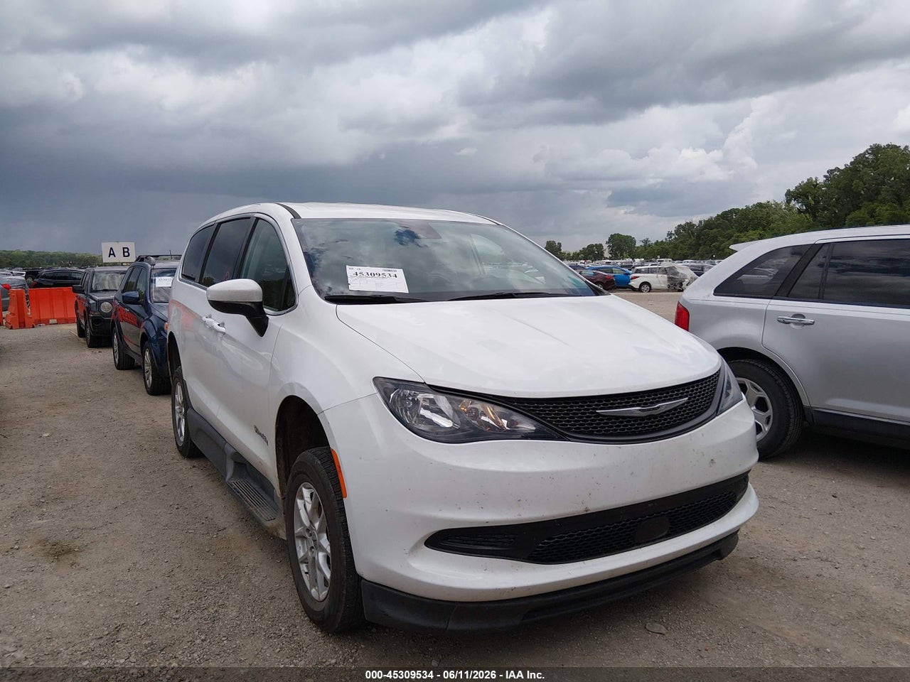 2023 CHRYSLER VOYAGER LX · 6/11