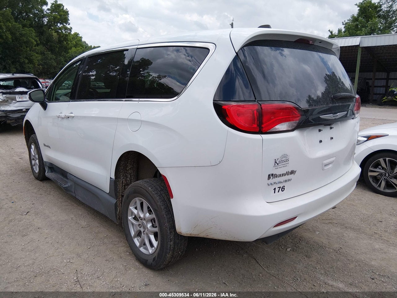 2023 CHRYSLER VOYAGER LX · 3/11