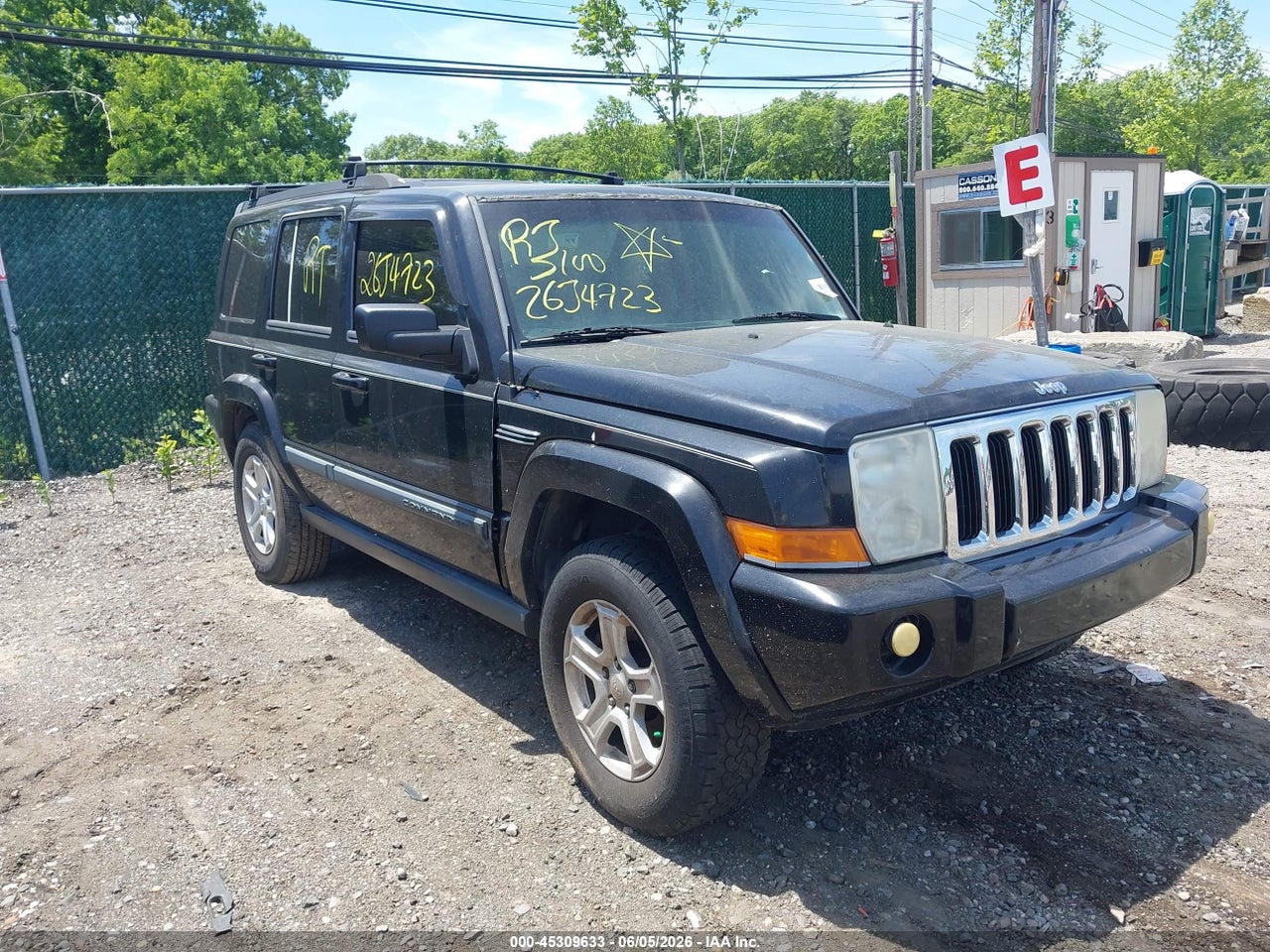 1J8HG48K38C****** · 2008 JEEP COMMANDER SPORT