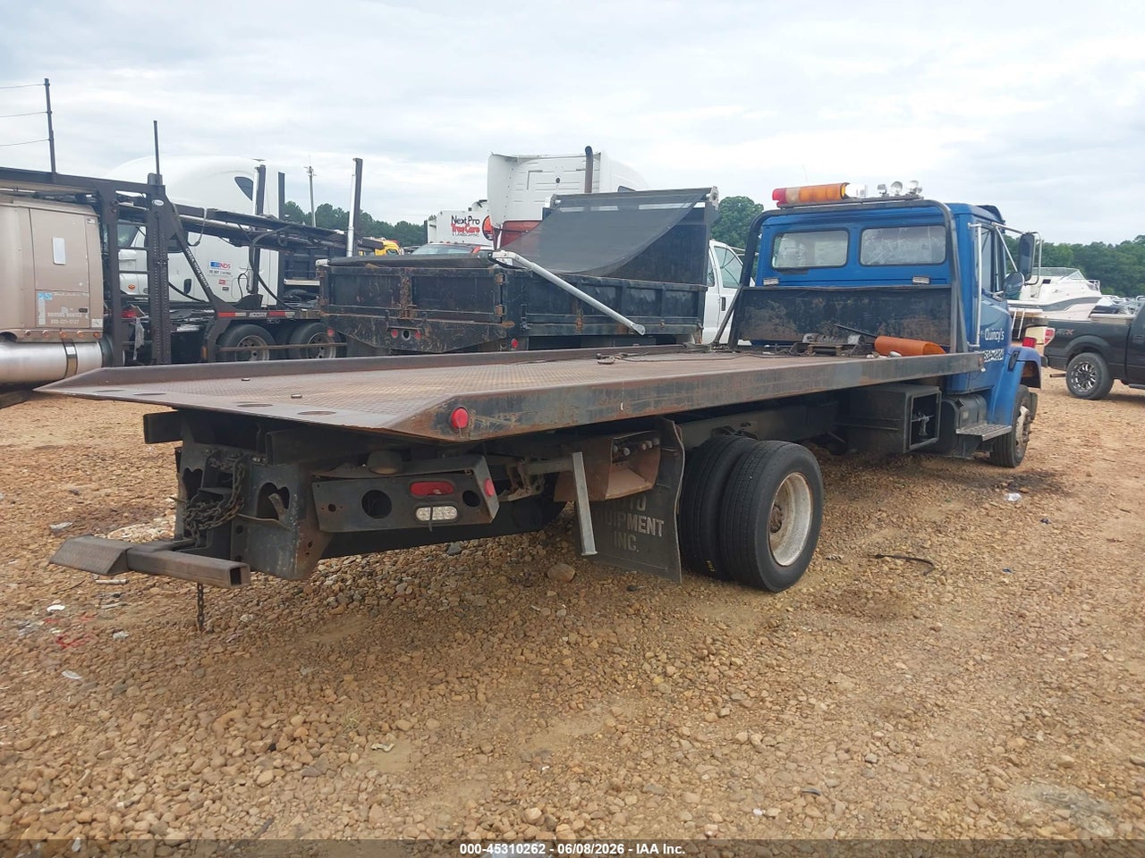 2001 FREIGHTLINER MEDIUM CONVENTIONAL FL60 · 4/4