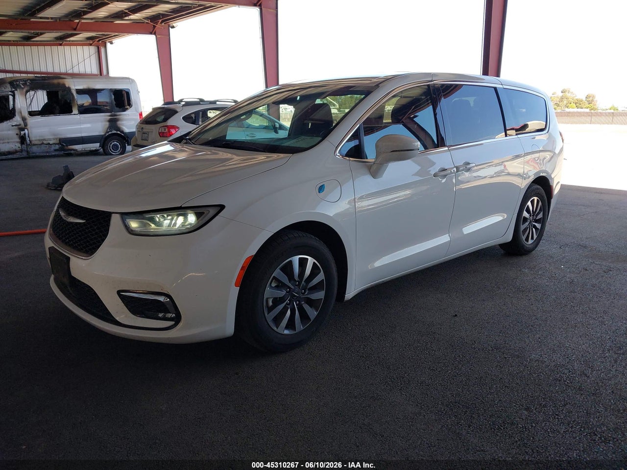 2022 CHRYSLER PACIFICA HYBRID TOURING L · 2/11