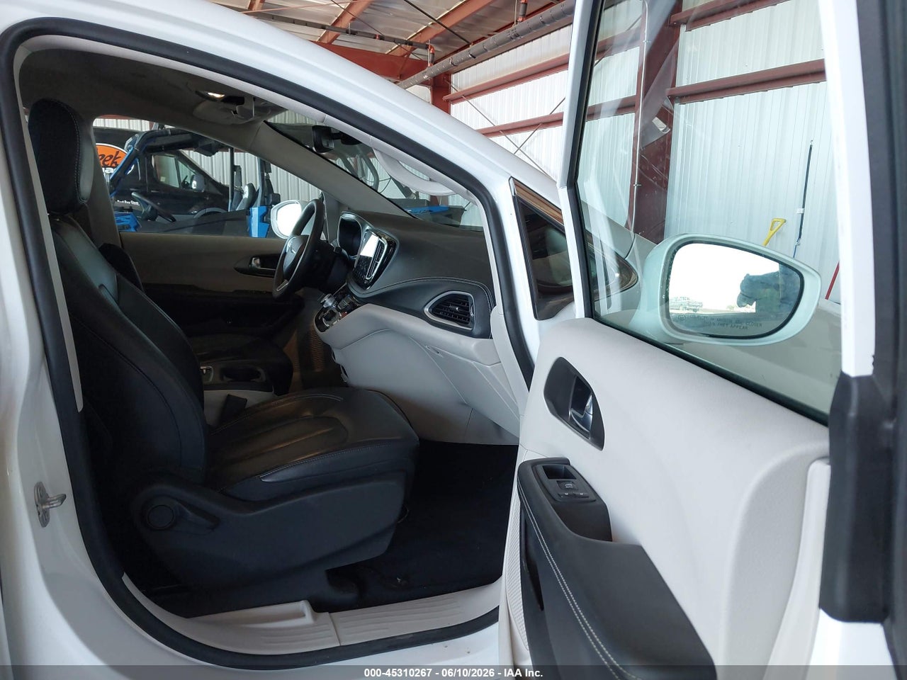 2022 CHRYSLER PACIFICA HYBRID TOURING L · 5/11