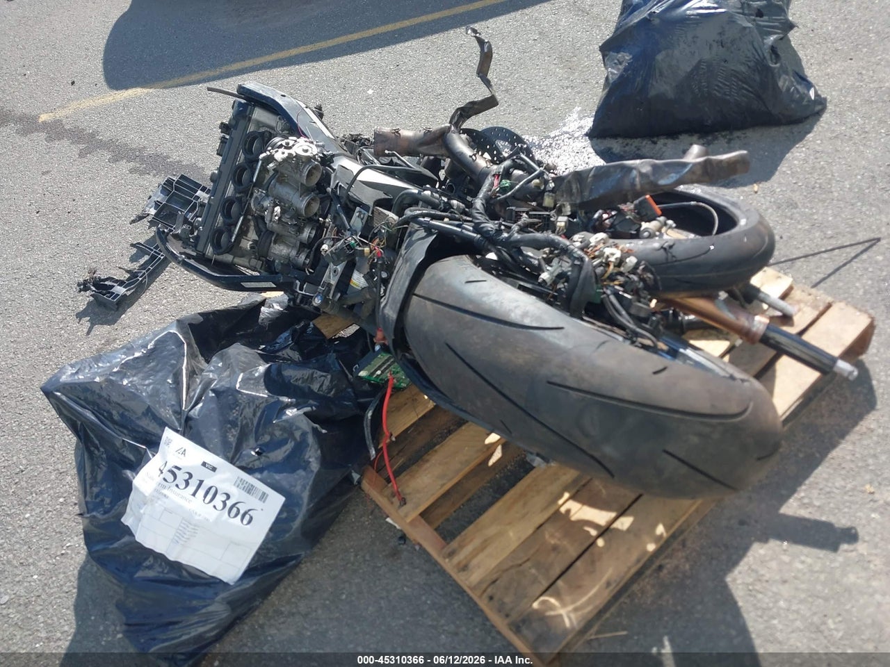 JS1GT76AX62****** · 2006 SUZUKI GSX-R1000