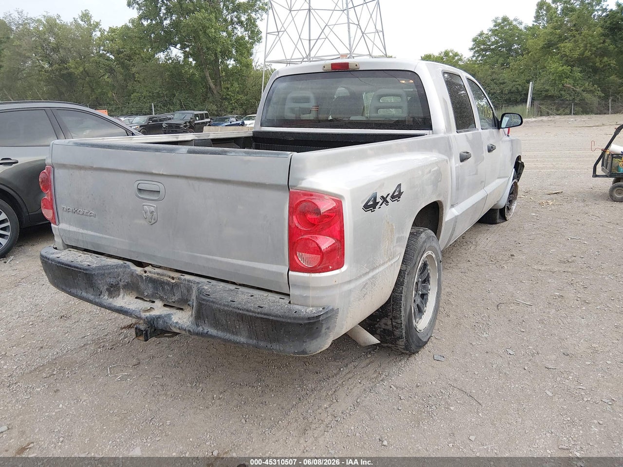 2005 DODGE DAKOTA ST · 4/11