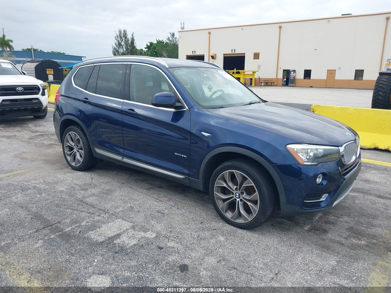 5UXWZ7C32H0****** · 2017 BMW X3 SDRIVE28I