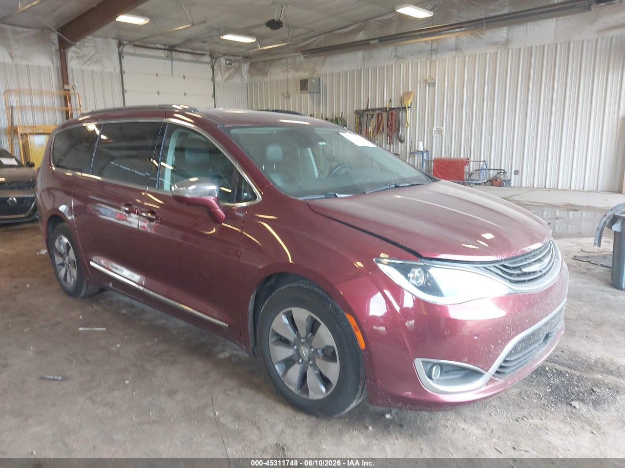 2C4RC1N71JR****** · 2018 CHRYSLER PACIFICA HYBRID LIMITED