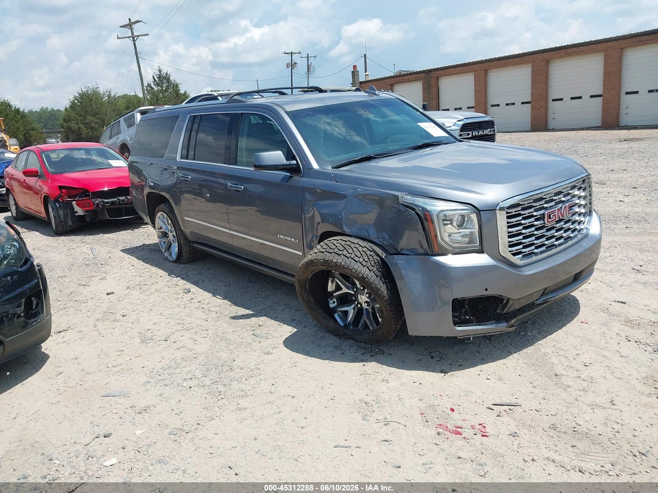 1GKS2HKJ8JR****** · 2018 GMC YUKON XL DENALI