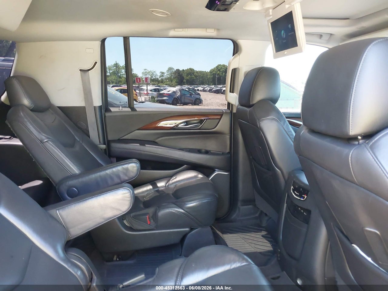 2019 CADILLAC ESCALADE ESV LUXURY · 8/11