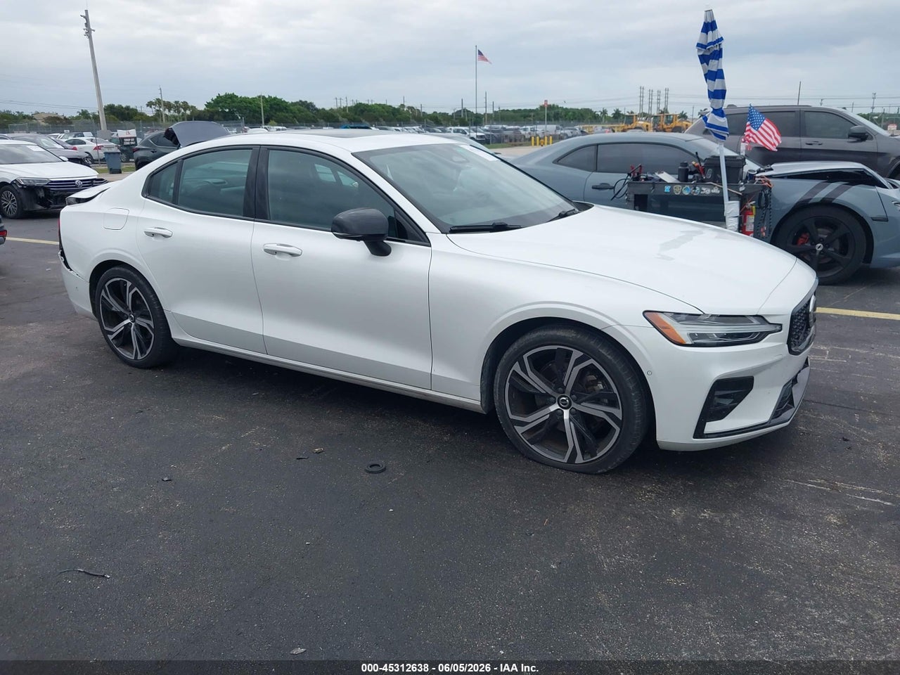 7JRL12FLXRG****** · 2024 VOLVO S60 B5 PLUS DARK THEME