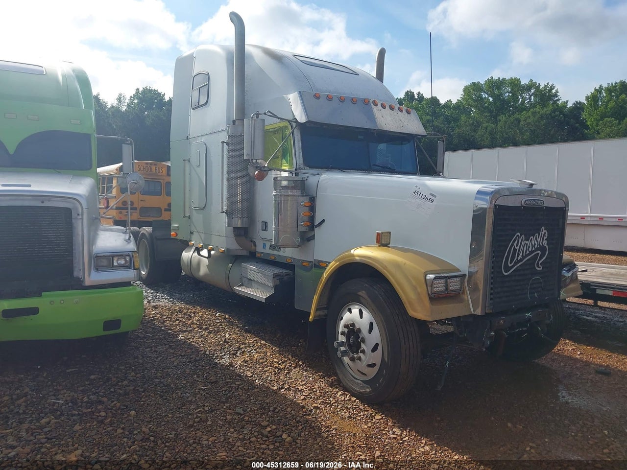 1FUPCSZB9YL****** · 2000 FREIGHTLINER CONVENTIONAL FLD120