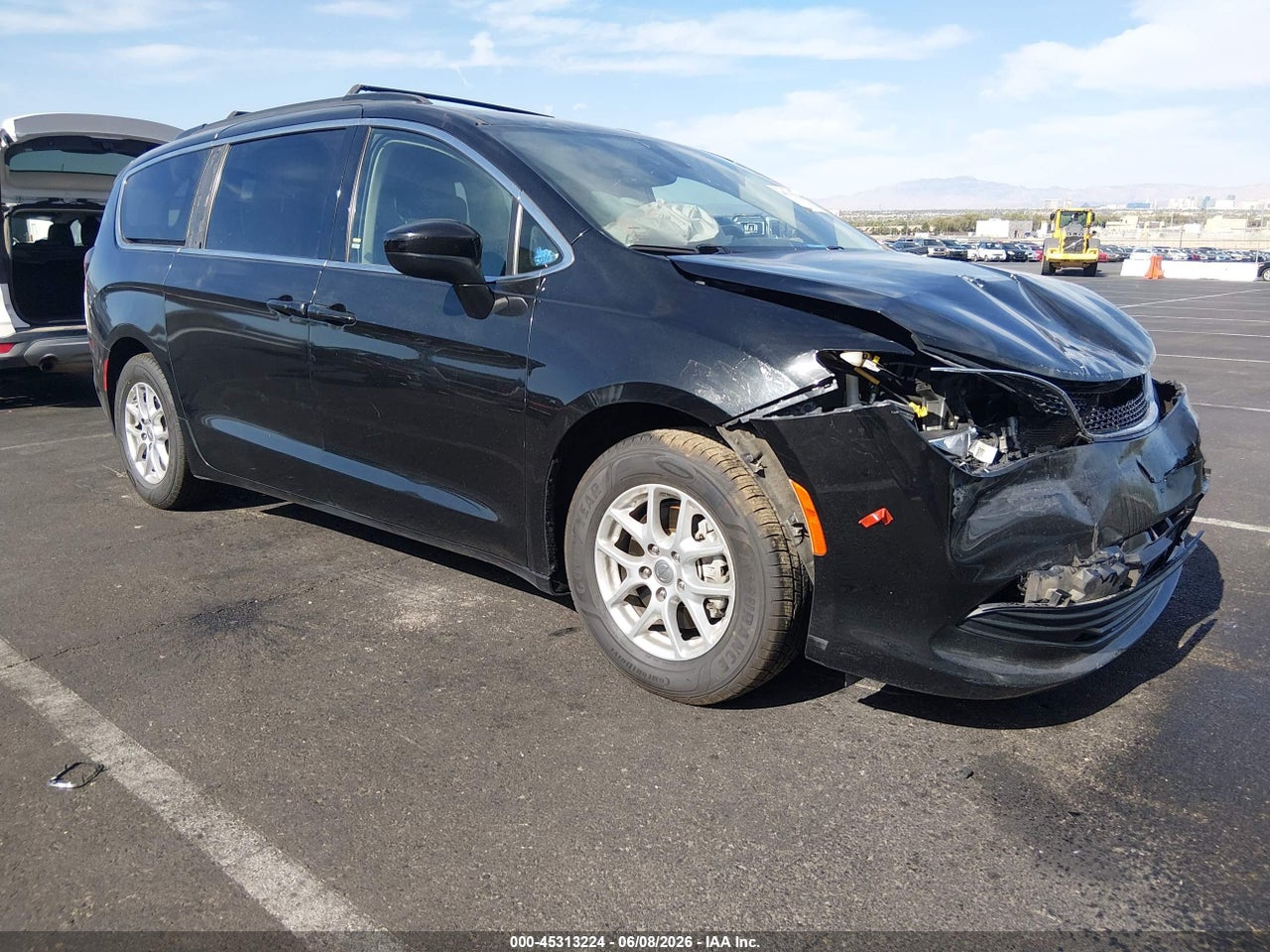 2C4RC1DG2LR****** · 2020 CHRYSLER VOYAGER LXI