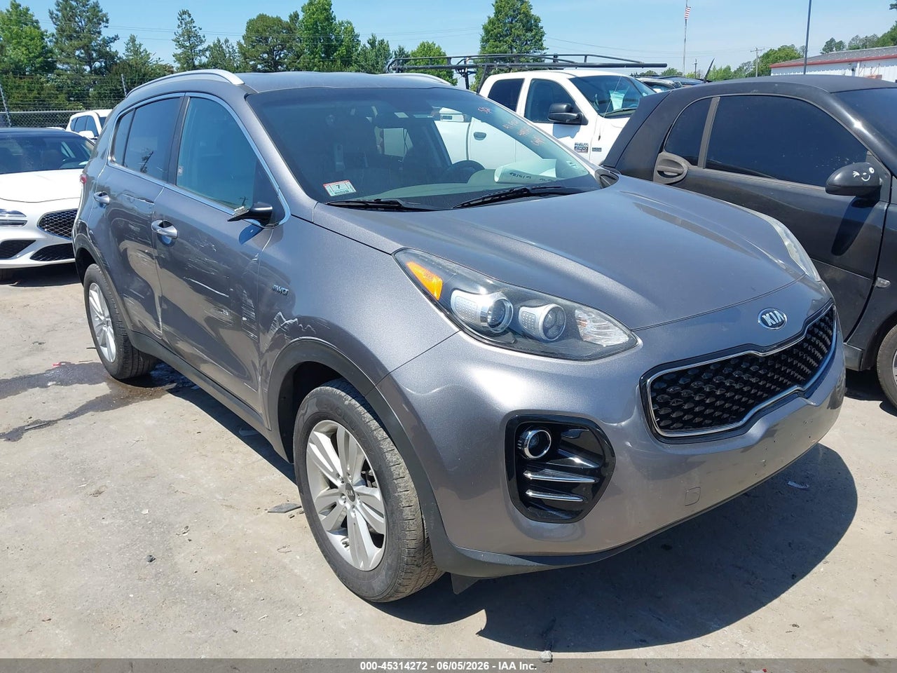 KNDPMCAC6J7****** · 2018 KIA SPORTAGE LX