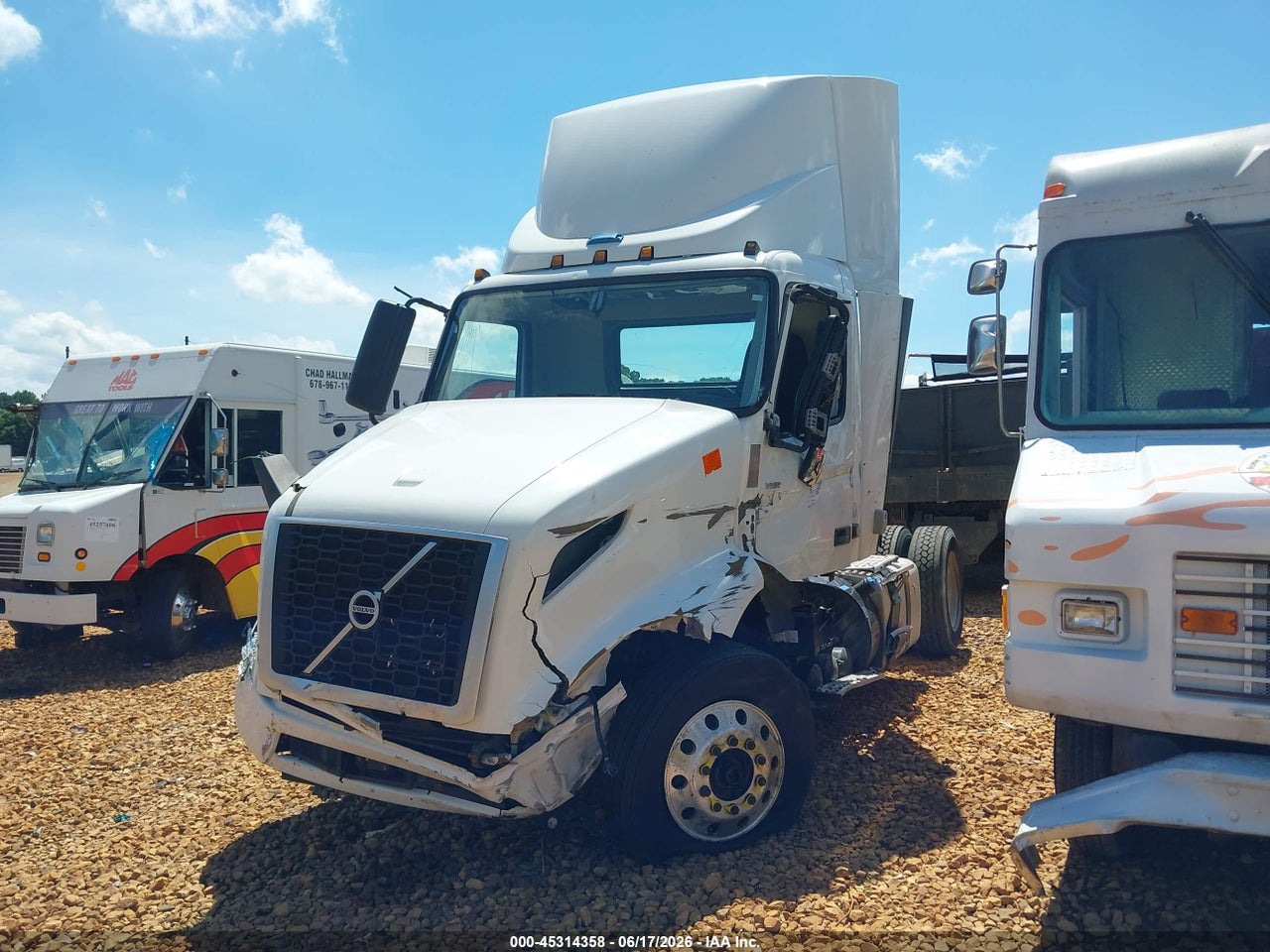2022 VOLVO VNR · 2/11