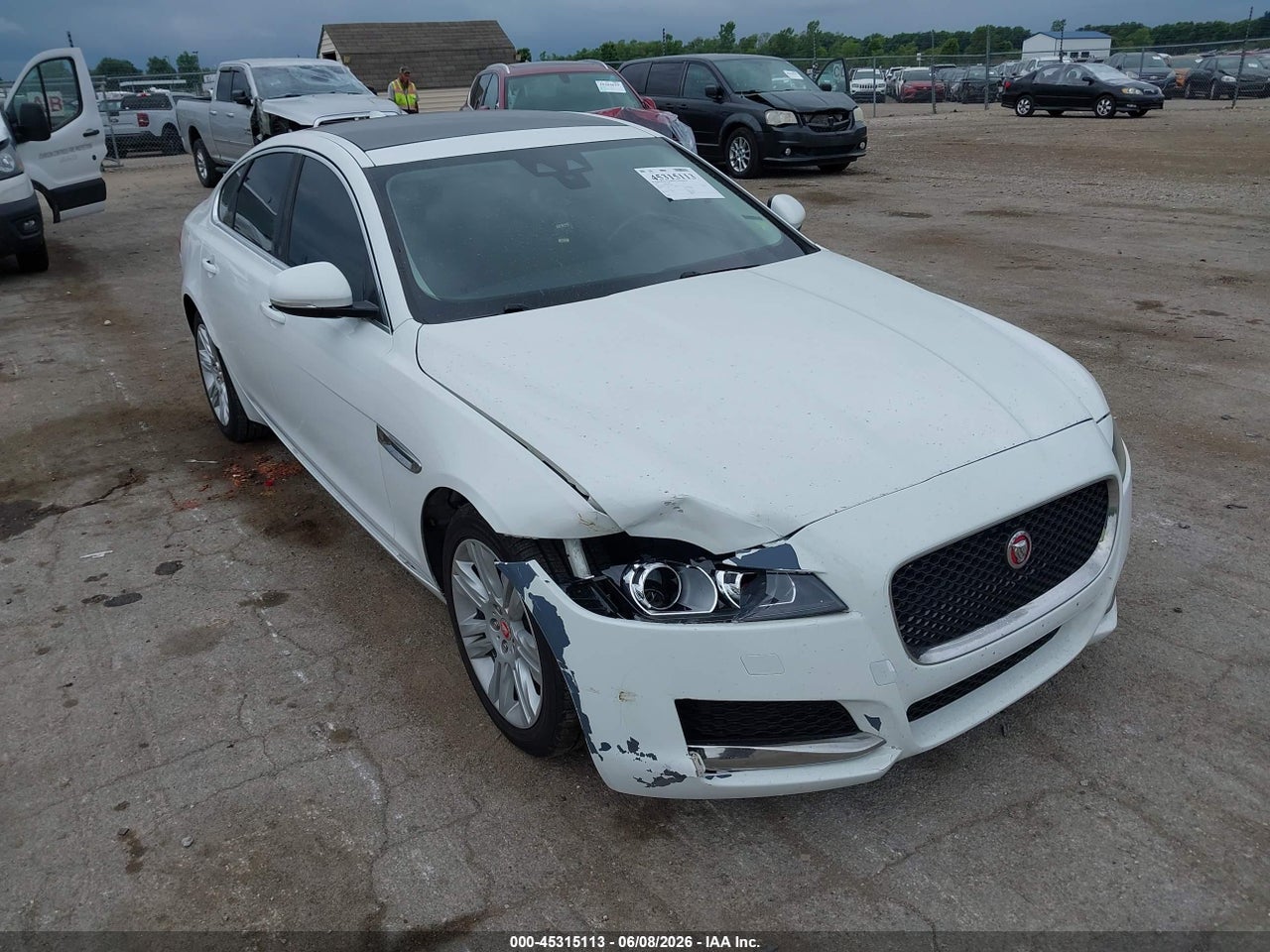 SAJBD4BV1HC****** · 2017 JAGUAR XF 35T PREMIUM