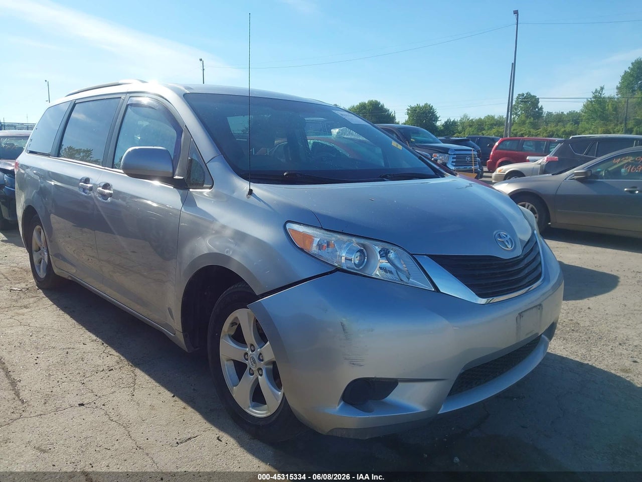 5TDKK3DCXBS****** · 2011 TOYOTA SIENNA LE V6