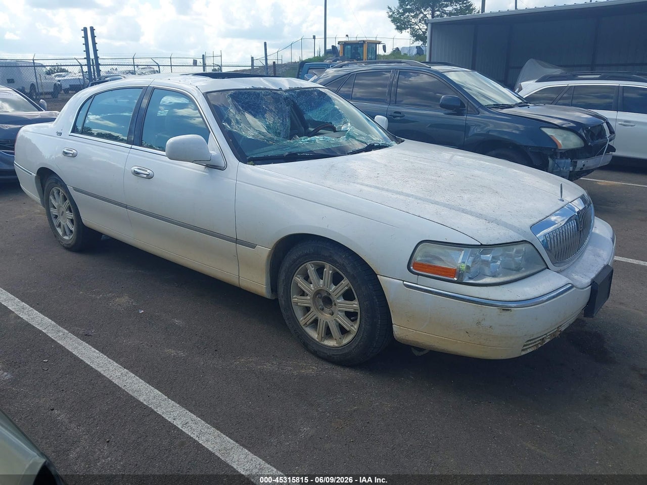1LNHM82V27Y****** · 2007 LINCOLN TOWN CAR SIGNATURE LIMITED
