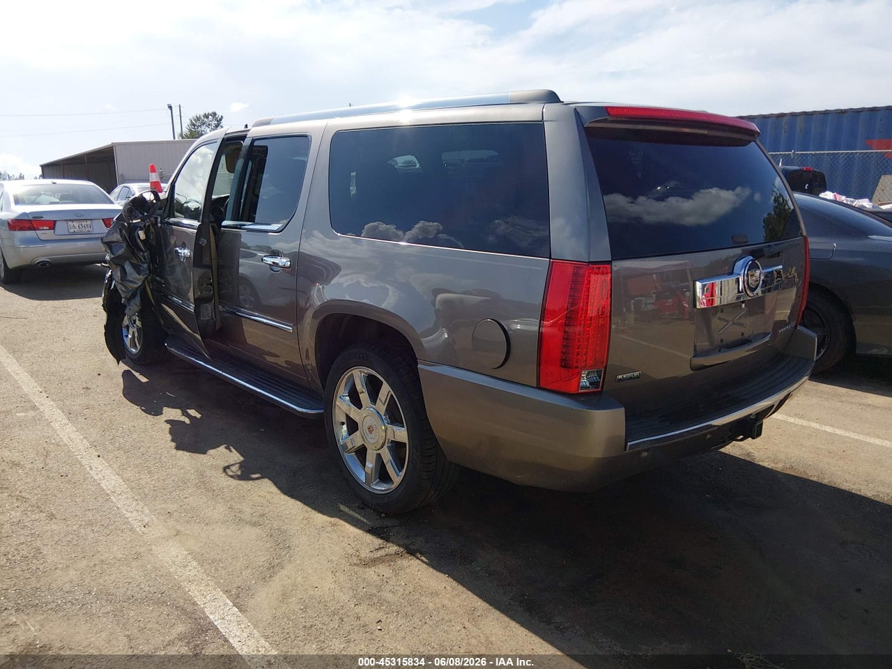 1GYS4HEF4CR****** · 2012 CADILLAC ESCALADE ESV LUXURY · 3/11