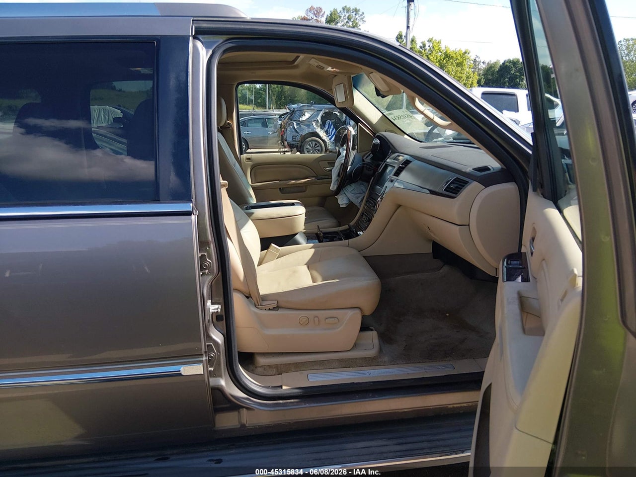 1GYS4HEF4CR****** · 2012 CADILLAC ESCALADE ESV LUXURY · 5/11