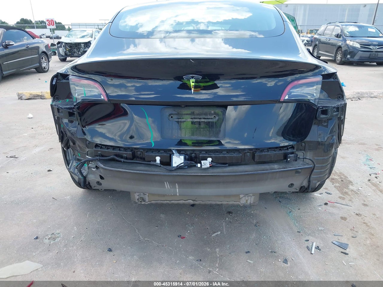 2023 TESLA MODEL 3 REAR-WHEEL DRIVE · 6/10