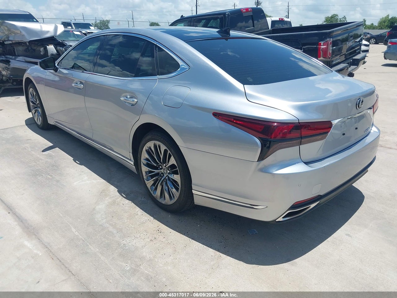 2023 LEXUS LS 500   · 3/11